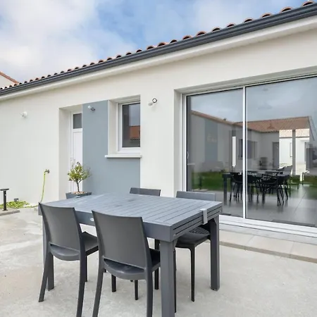 Maison Moderne Pour 7 Personnes A Saint-Michel-Chef-Chef